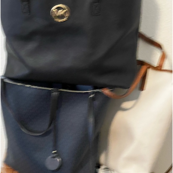 Michael Kors totes - Picture 6 of 6